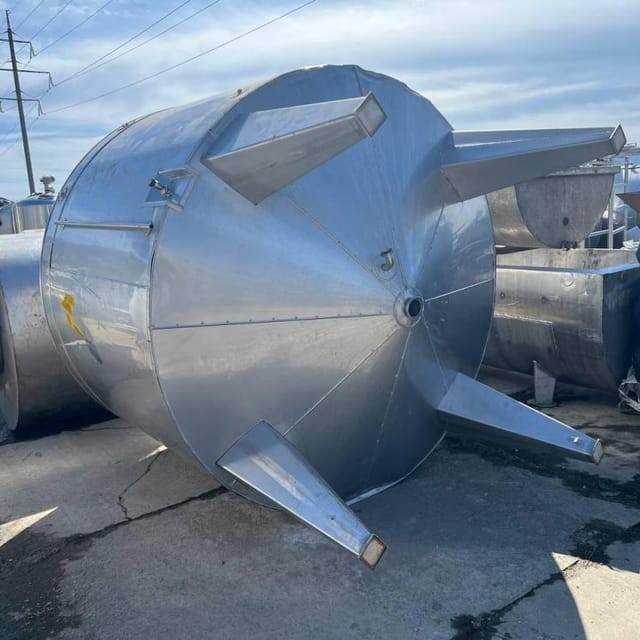 Емкость 6,3 куб.м с рубашкой инв.12665