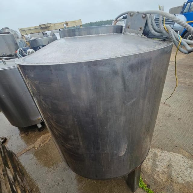 Емкость 350л. с мешалкой инв.13000