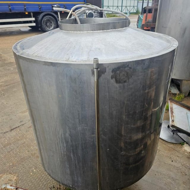 Емкость 350л. с мешалкой инв.13000
