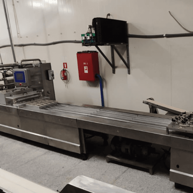 CFS Термоформующая машина