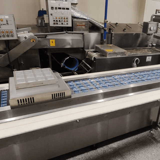 CFS Термоформующая машина