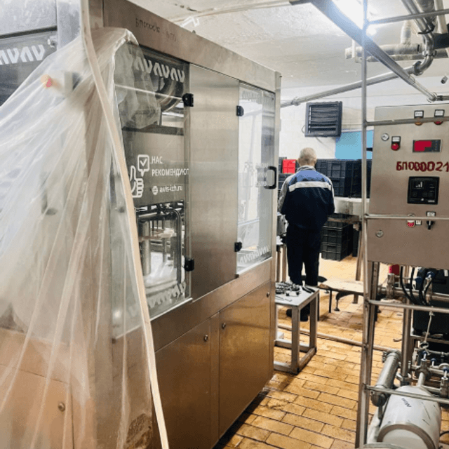 Автомат розлива в ПЭТ AVIS новый