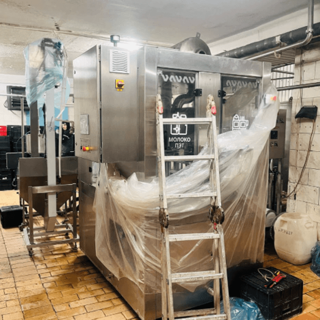 Автомат розлива в ПЭТ AVIS новый