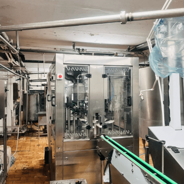 Автомат розлива в ПЭТ AVIS новый