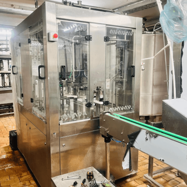 Автомат розлива в ПЭТ AVIS новый