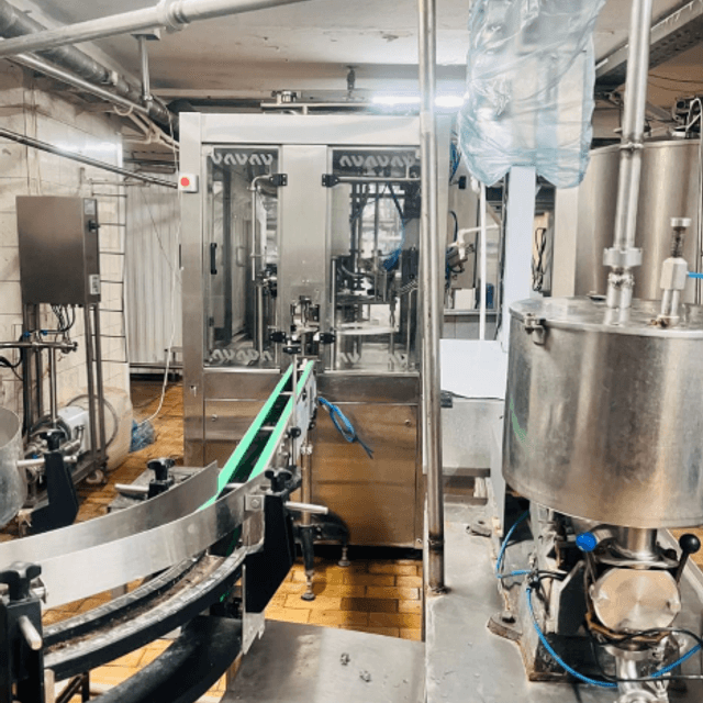 Автомат розлива в ПЭТ AVIS новый