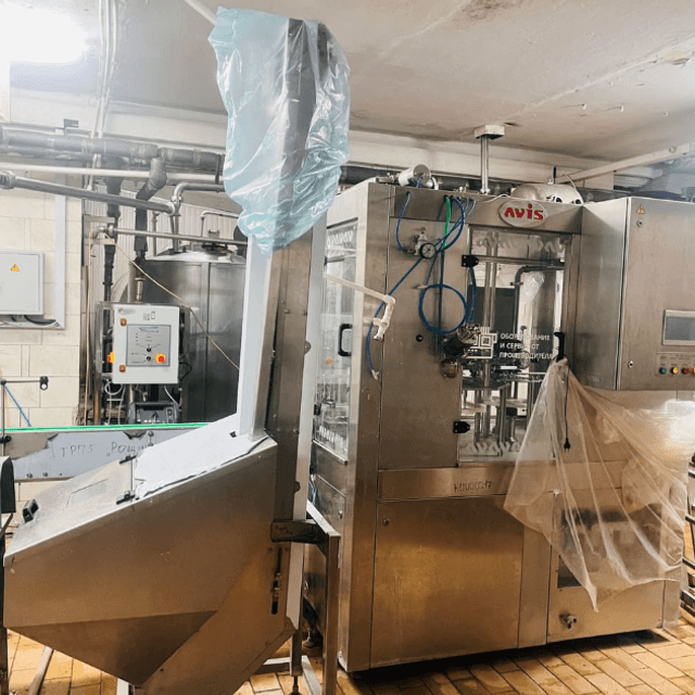 Автомат розлива в ПЭТ AVIS новый