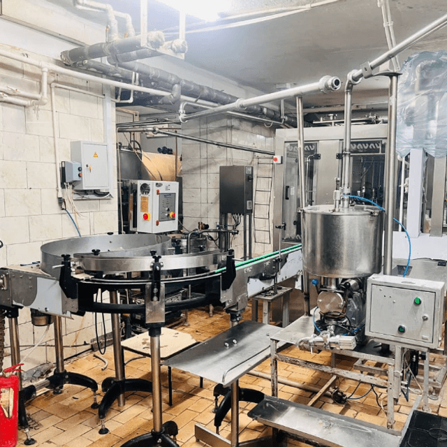 Автомат розлива в ПЭТ AVIS новый