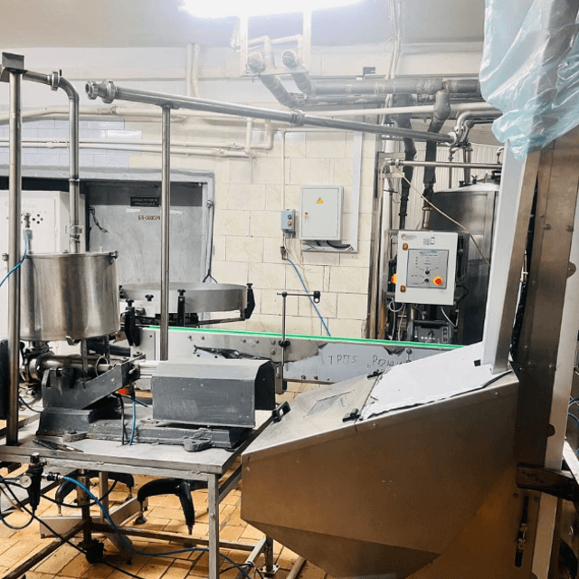 Автомат розлива в ПЭТ AVIS новый