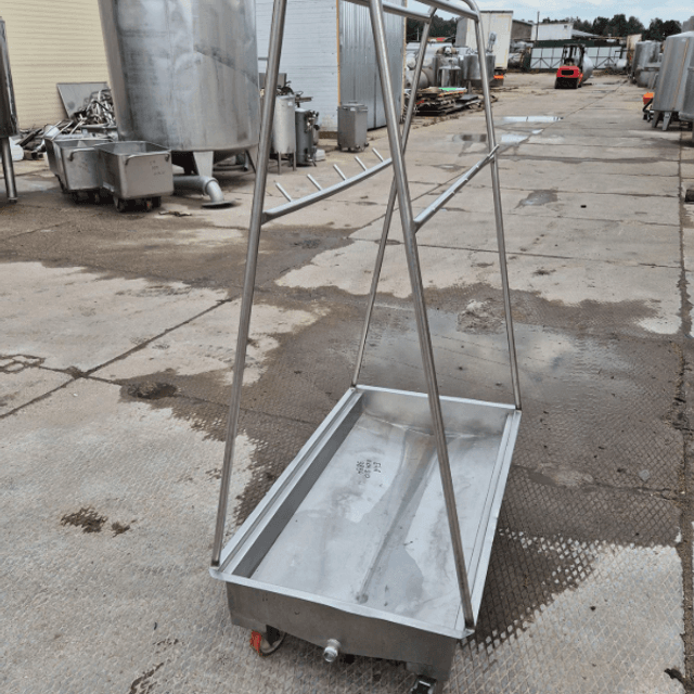 Рама-тележка для колбасных изделий и туш.