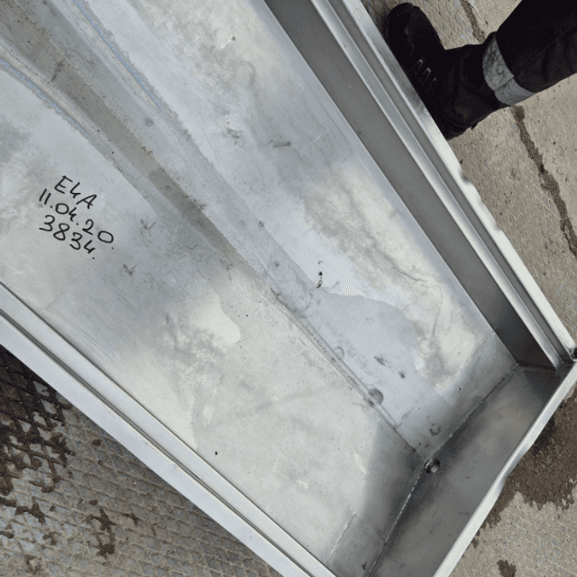 Рама-тележка для колбасных изделий и туш.