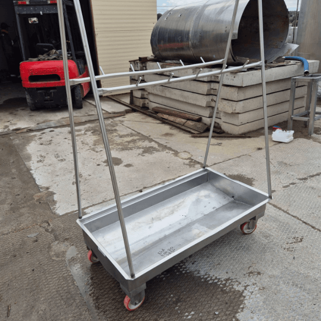 Рама-тележка для колбасных изделий и туш.