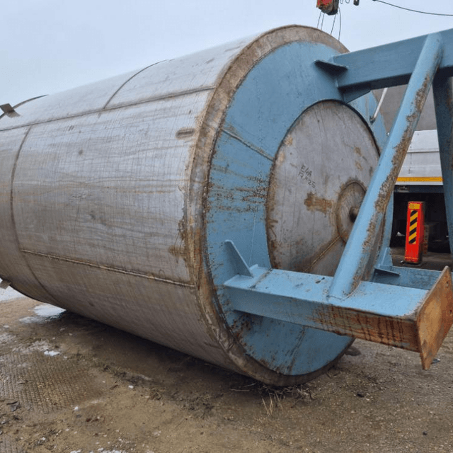 Емкости нержавеющие, объем 12 куб.м.