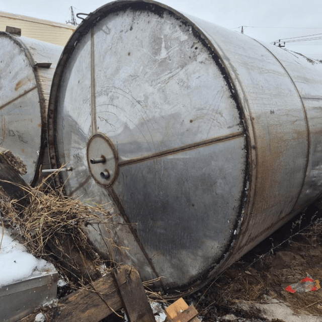 Емкости нержавеющие, объем 12 куб.м.