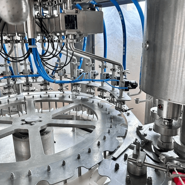 Линия розлива Avis с выдувом 3000бут