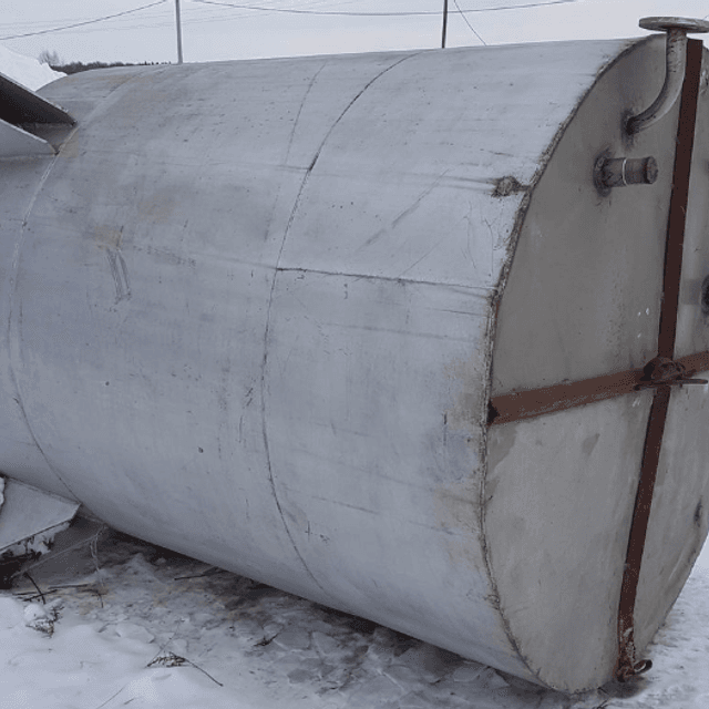 Емкость 5 куб.м., 3,3м высота общая.