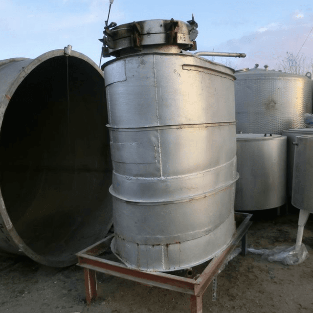 Емкость 2 куб.м. вертикальная, овальная