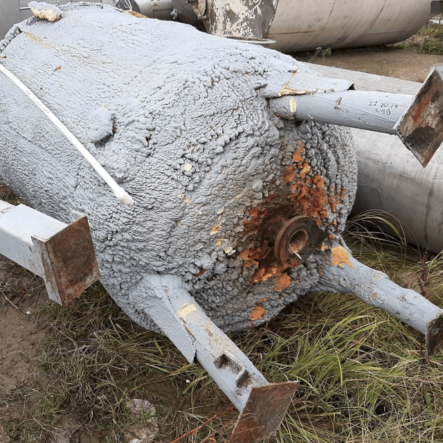 Емкость стальная, объемом 1,6 куб. м., с термоизоляцией.