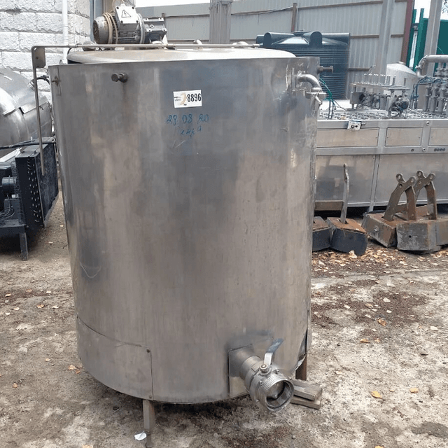 Емкость 800л. инв.8896