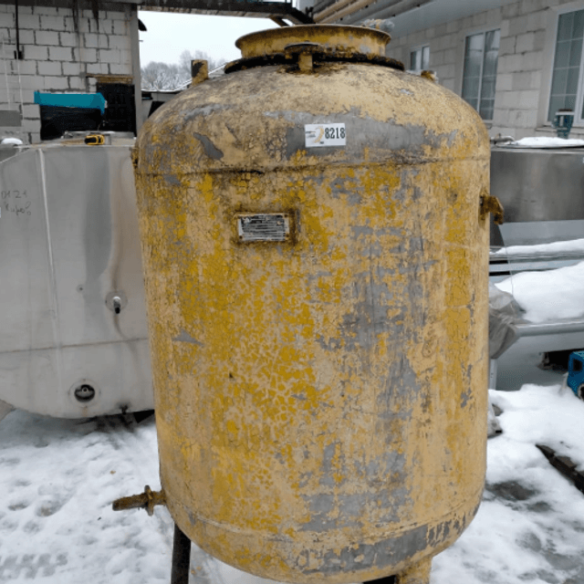 Емкость с люком 1000л инв.8218