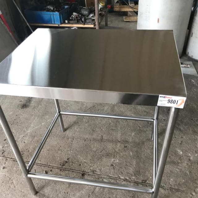 Стол нерж длина 1м инв.9801