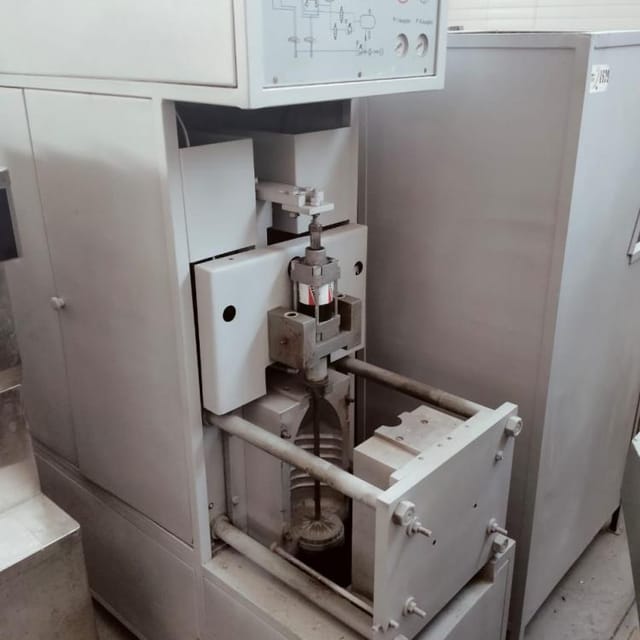 Полуавтомат выдува со станцией разогрева ВПМ-8 инв.1624