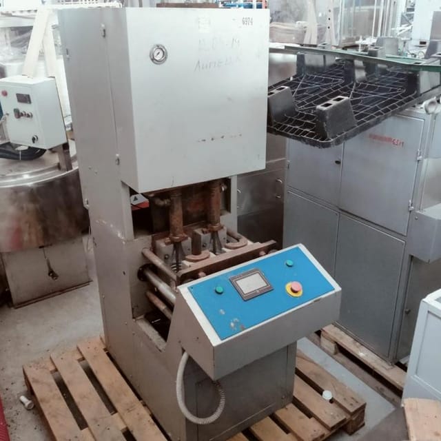 Полуавтомат выдува со станцией разогрева ПВ-7/3 инв.6974