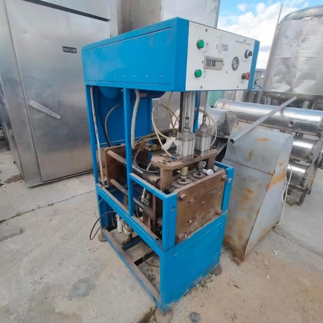 Выдувная машина со станцией разогрева ПАВ 600 УТ 16 Атм инв.7526