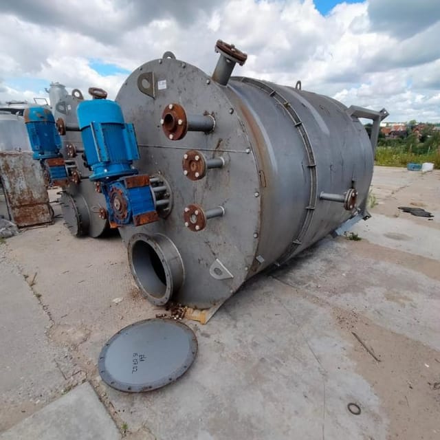 Реактор стальной 6000л е.2014