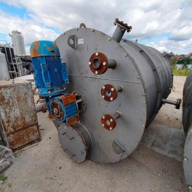 Реактор стальной 6000л е.2015