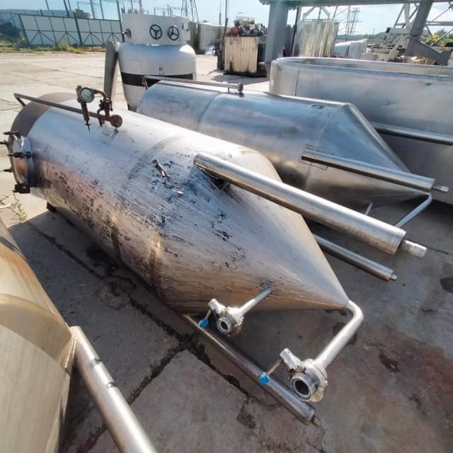 Емкость с конусом 1200л инв.7599