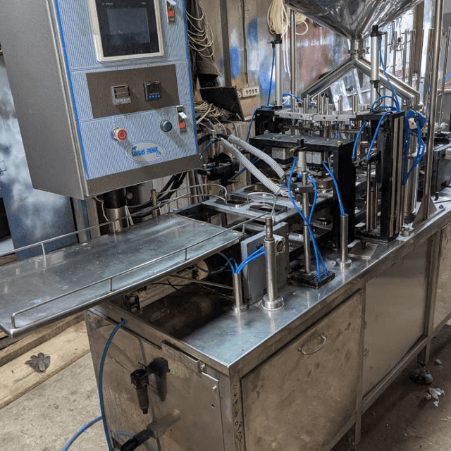 Фасовочно-упаковочная машина в ванночки Паст Пак 2Л е.2004