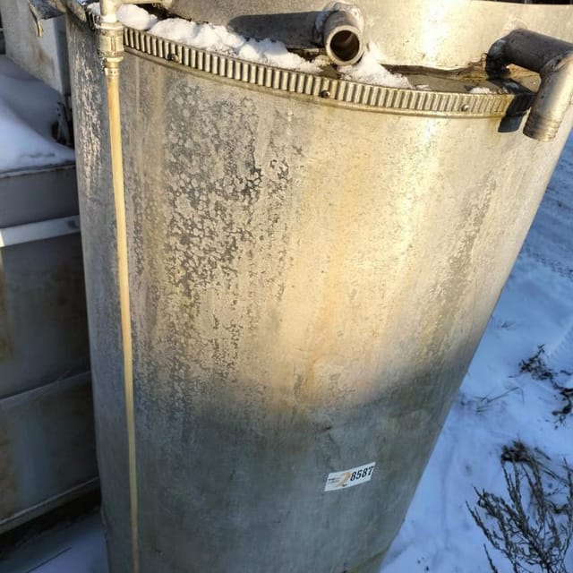 Емкость вертикальная 1200л инв.8587