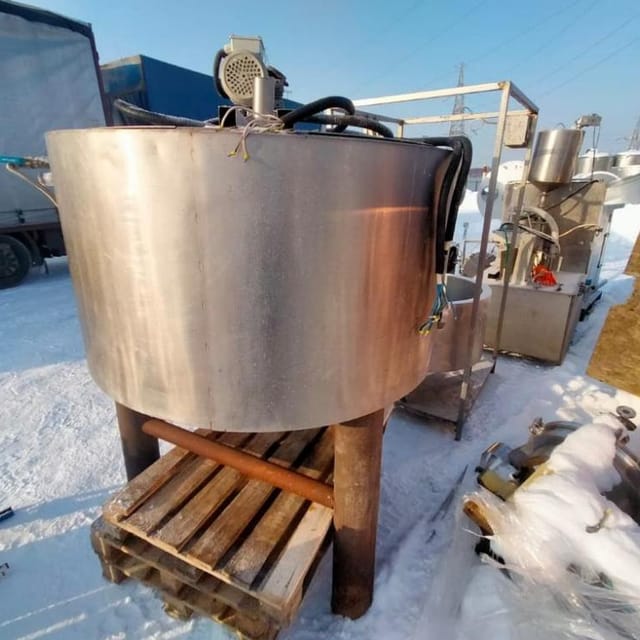 Емкость 700л с рубашкой и мешалкой инв.1506