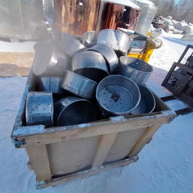 Формы сырные круглые нержавейка с пластиковой крышкой.