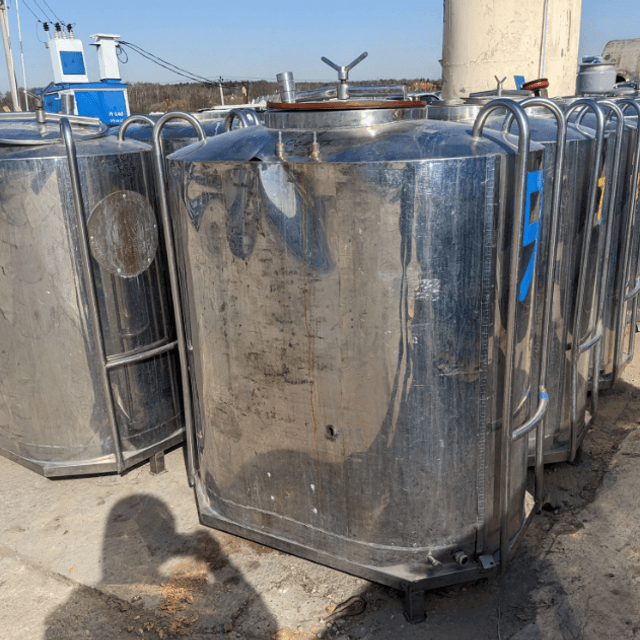 Емкости 500 л, с рубашкой и термоизоляцией.