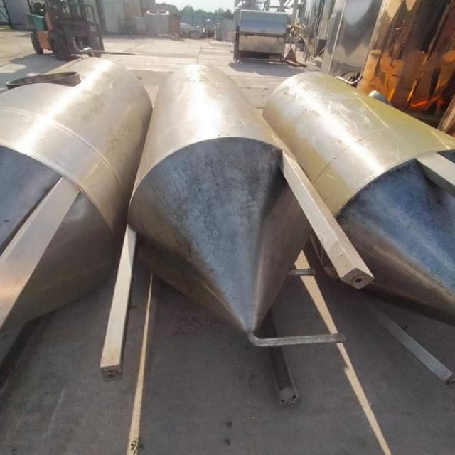 Емкость 1м3 с конусом одностенная инв.10479