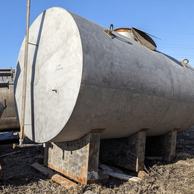 Емкость объем 10 куб.м. горизонтального исполнения.