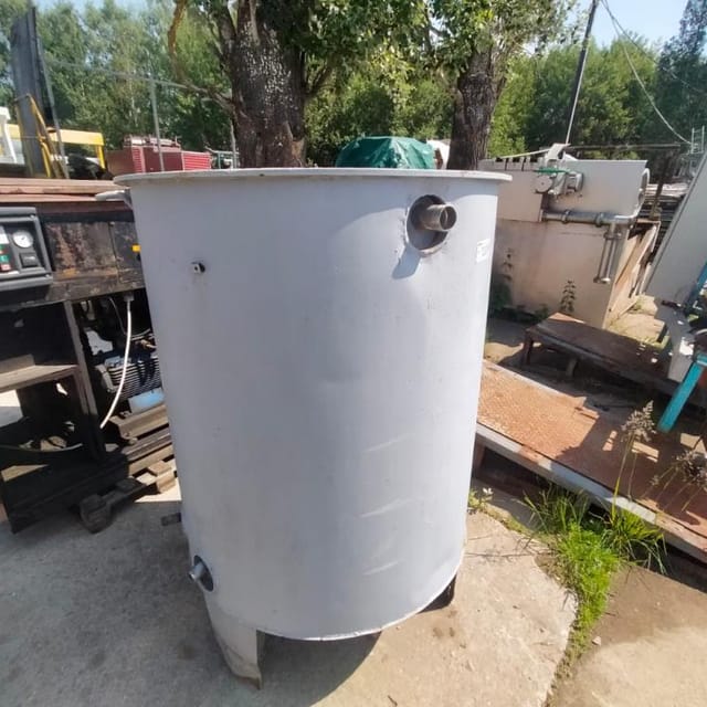 Емкость 900л рубашка из черного металла инв.12829