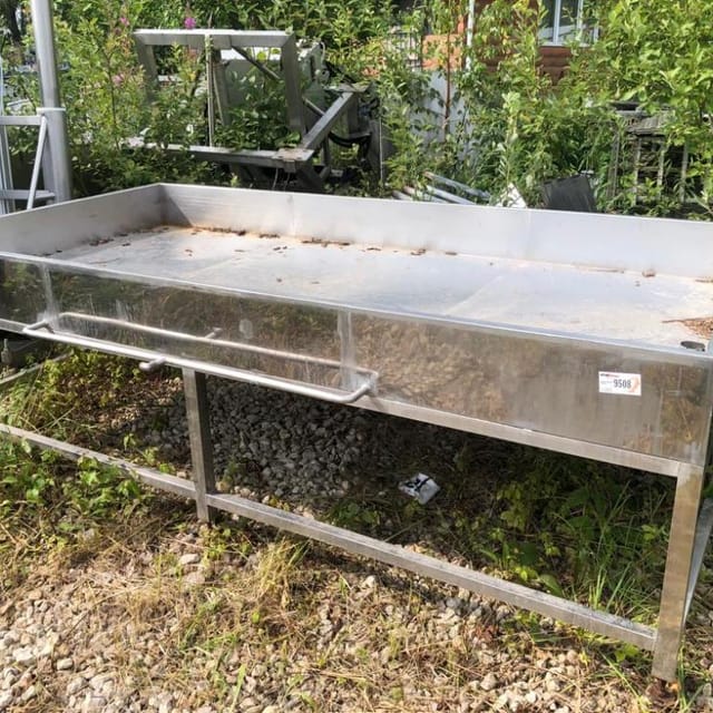 Ванна прямоугольная 900л инв.9508