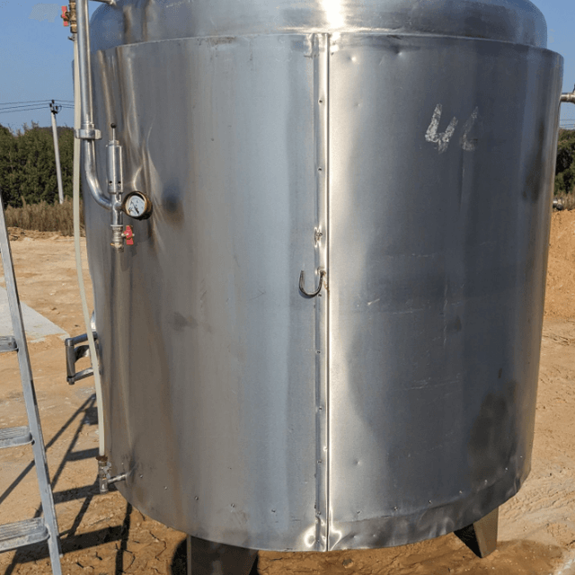 Емкости 2,1 куб.м. с рубашкой и термоизоляцией