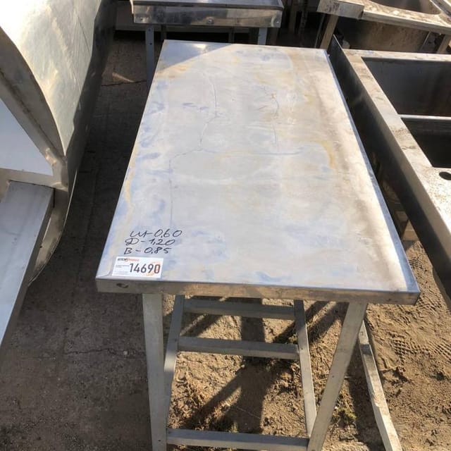 Стол, длина 1,2м инв.14690