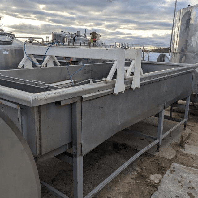 Аппарат формовочный для сыра, объем 5000 литров, е.3446