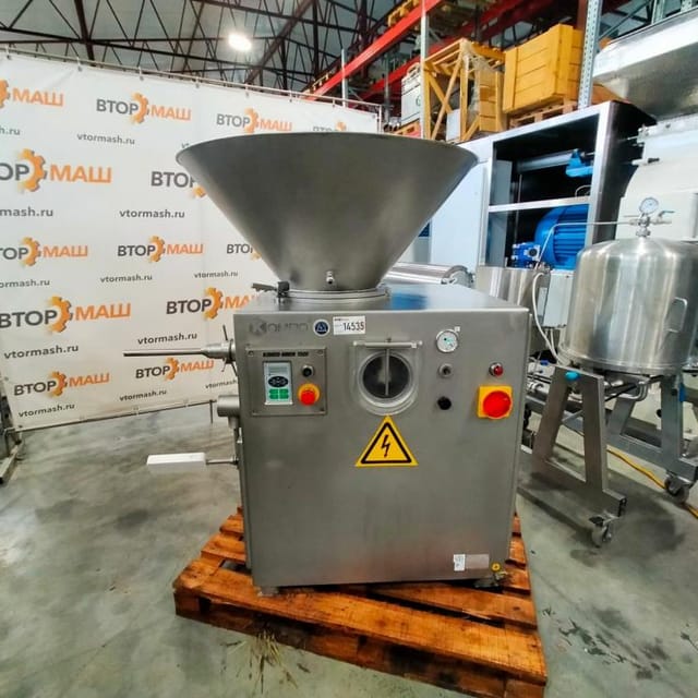 Шприц КОМПО-1500 с бункером инв.14535