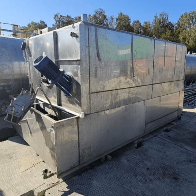 Емкость прямоугольная с мешалкой и теплообменником 7.5 куб  инв.11777