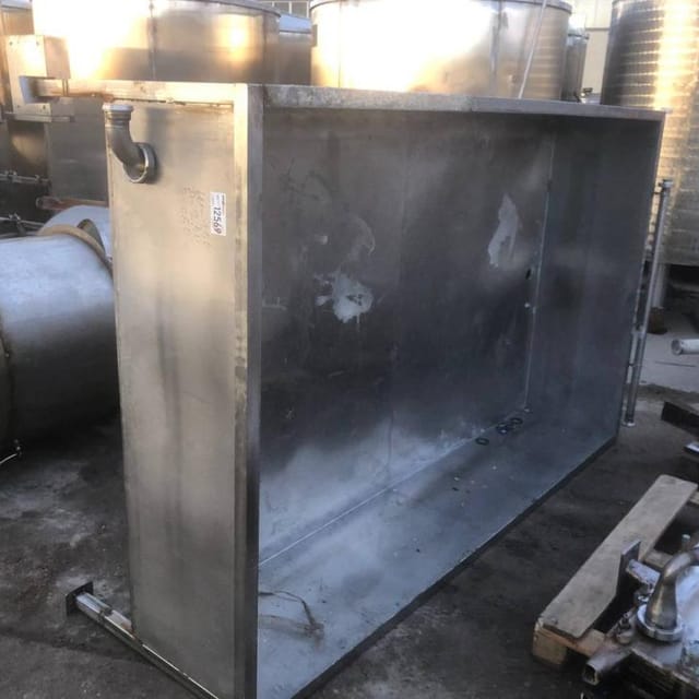 Ванна прямоугольная 1800л инв.12569