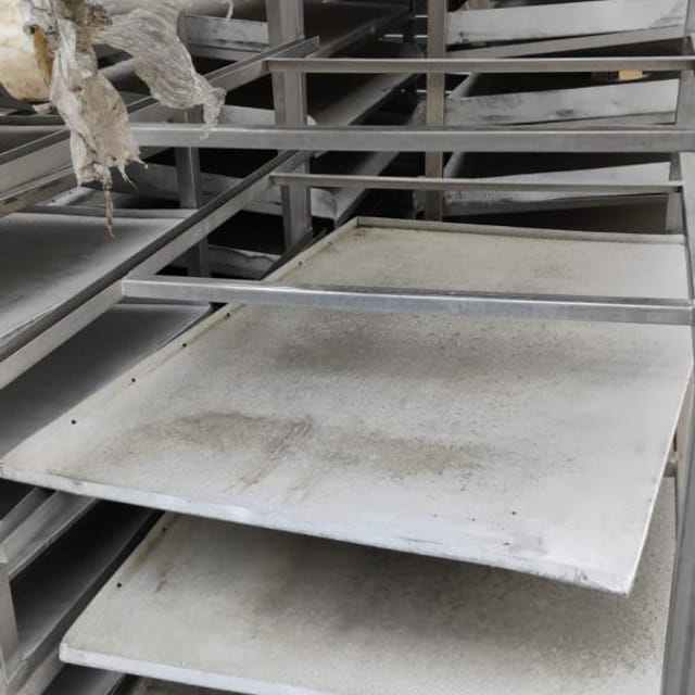 Стеллажи, полки из алюминия.