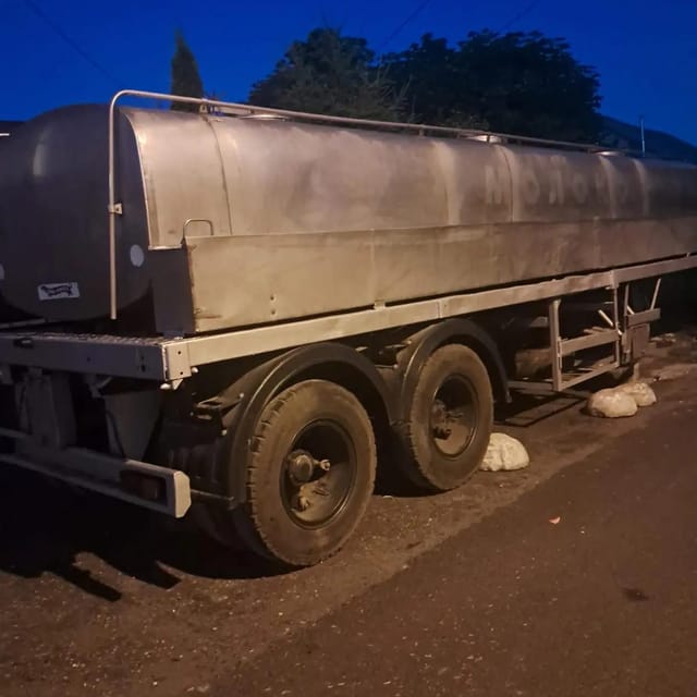 Полуприцеп молоковоза 12 кубов, три секции
